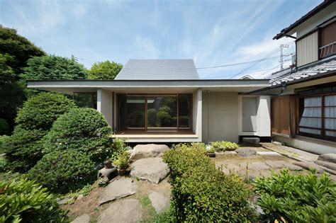 Dutch Gable Roof House / Hiroki Tominaga-Atelier | ArchDaily