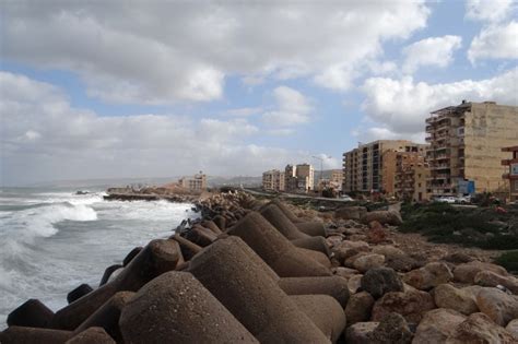 Celebrations in Libya's Derna after army pushes IS into the desert ...