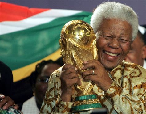 Nelson Mandela: British Football to Pay Tribute with Applause