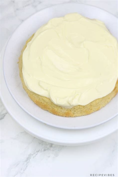 Easy Cream Cheese Icing Recipe | Cream Cheese Frosting - Recipe Vibes