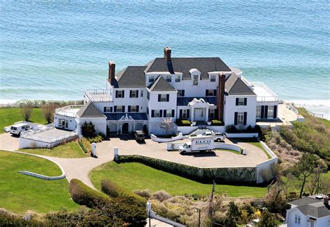 Paid $17 million in cash: Inside Taylor Swift's Rhode Island house