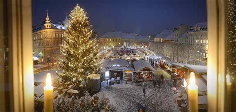 Beautiful view onto the Christmas Market in Klagenfurt am Wörthersee. Photo: Helge Bauer ...