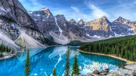 The 12 Most Beautiful Lakes You Can Visit In Canada - MTL Blog