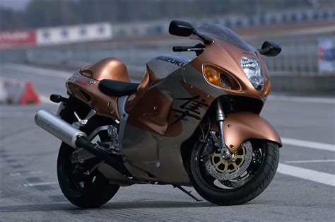 Moto del día: Suzuki GSX-1300R Hayabusa - espíritu RACER moto