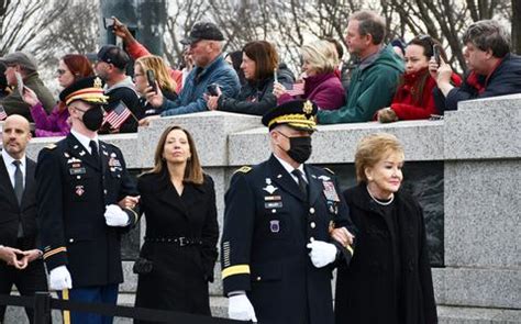 Bob Dole remembered at World War II memorial that he helped create ...