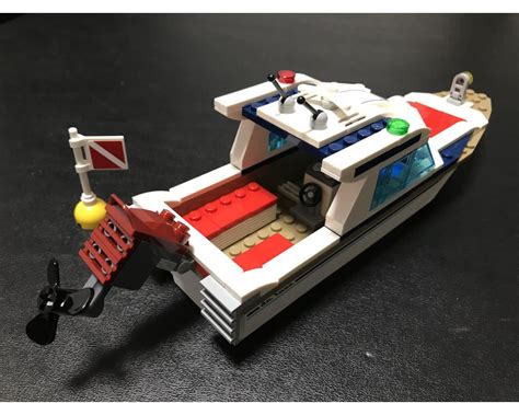 LEGO MOC Diving Yacht Modified - Engine (non-functional) by raystafarian | Rebrickable - Build ...