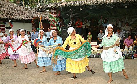 Pin de Cecile Echegoyen en Trajes regionales Centro America | Traje tipico de venezuela, El ...