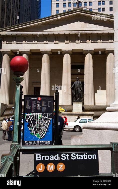 George Washington Statue at Federal Hall, Lower Manhattan, New York ...