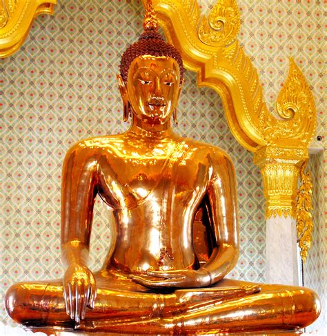 Golden Buddha Statue at Wat Traimit - Lisa Nirell