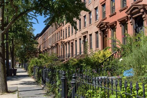 The 5 Most Common Types of NYC Townhouses | Nyc townhouse, New york ...