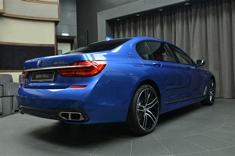 BMW M760Li xDrive: V12 with Individual paint Estoril blue | i NEW CARS