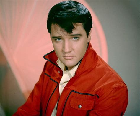 Elvis Presley Biography - Facts, Childhood, Family Life & Achievements