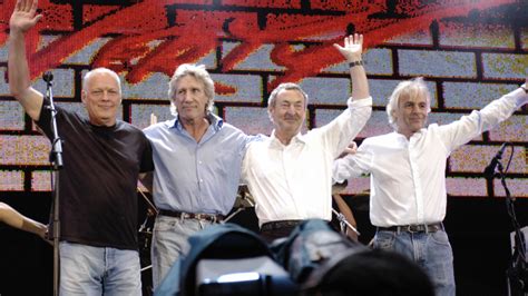 Report: Feuding Pink Floyd members may be killing a $500 million catalog deal – 106.5 The Arch