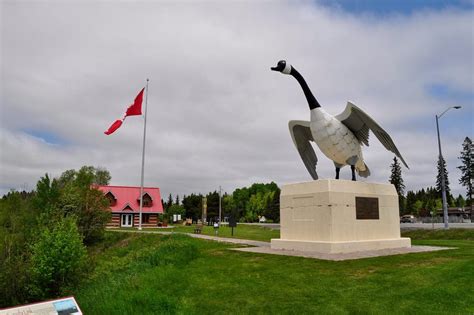 Canada's Largest Roadside Attractions | Reader's Digest Canada