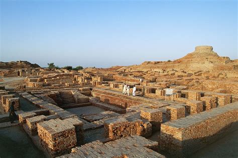 Com arqueologia — e canções — Bollywood recria cidade histórica ...