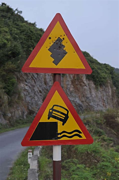 Funny Road Signs That Actually Exist