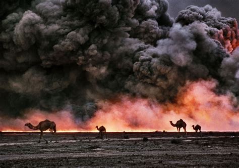 Burgan oil fields burning. Kuwait. 1991. © Bruno Barbey / Magnum Photos | Magnum photos ...