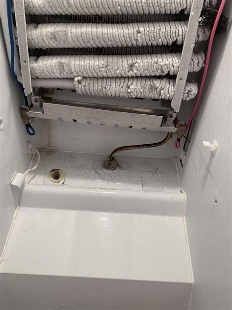 Is this freezer missing a tray that goes into the drain pipe? : r/Appliances