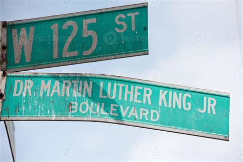 new york street sign Martin Luther King 18750739 Stock Photo at Vecteezy