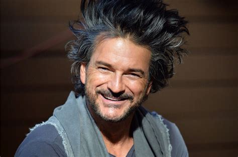 Ricardo Arjona Drops New 'SeÃ±orita' Video | Billboard | Billboard