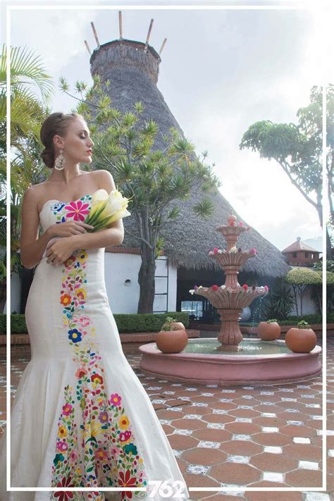 Pin de JD en La Mexicana | Vestido de novia mexicana, Vestidos de novia bordados, Vestidos de ...