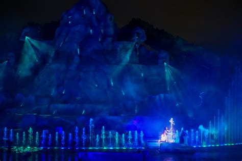 PHOTOS, VIDEO: Watch the Full New Scene from the Updated Fantasmic! at ...