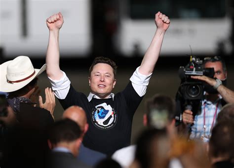 Elon Musk gives SpaceX employees a day off after historic week