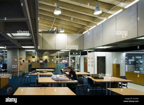 Birmingham central library interior hi-res stock photography and images ...