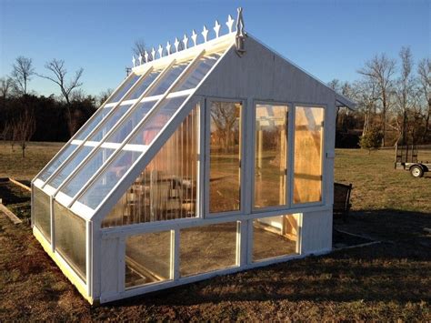 Cómo hacer un invernadero con ventanas viejas | Invernadero de ventana, Invernaderos de madera ...