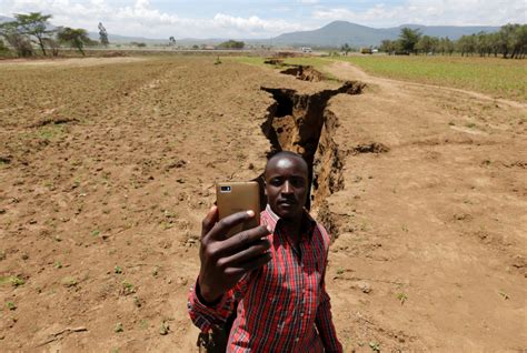 This huge crack in Kenya could split Africa in two