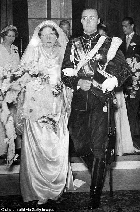 Royal bridal gowns including Kate Middleton and Grace Kelly's remembered | Daily Mail Online