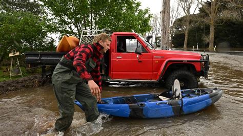 Eastern Victorian residents evacuate amid flooding, days after ...