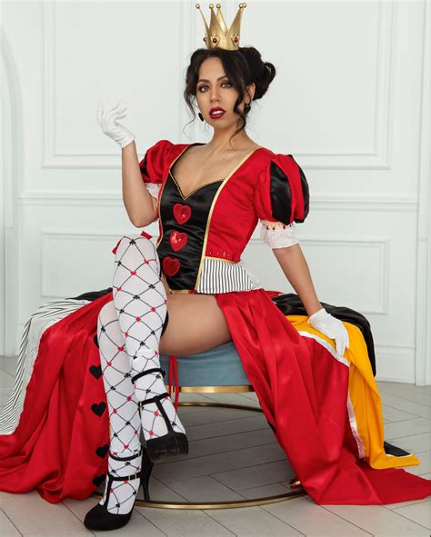 Queen of hearts cosplay using McCalls M6097 for bodice : r/sewing