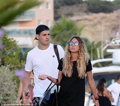 Morata Wife Autograph / Alvaro Morata and wife Alice Campello enjoy ...