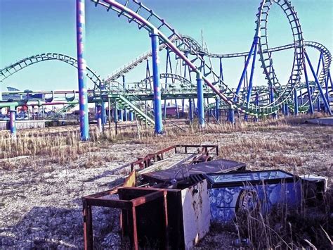 Abandoned Six Flags New Orleans - Scary Carrie's