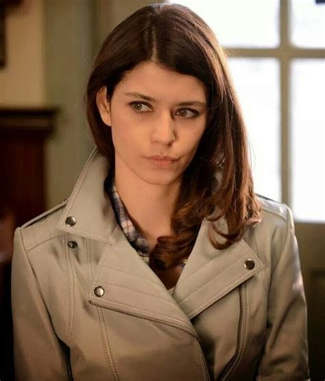 Beren Saat Rexona, Woman Movie, Turkish Beauty, Henna Designs, Competition, Raincoat, Actresses ...