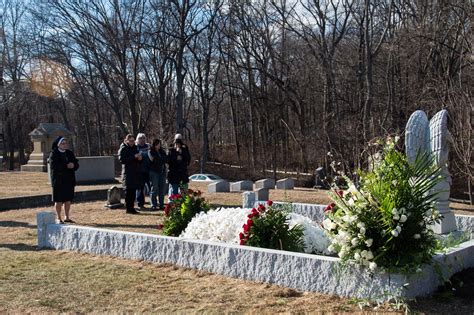 Laid To Rest: Inside Mary Tyler Moore's Private Funeral — Photos