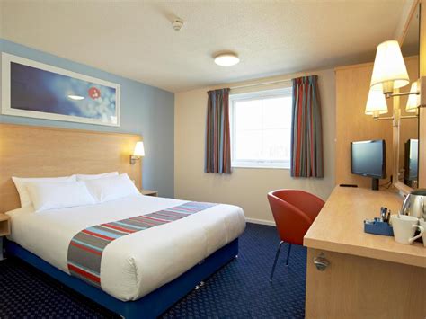 Travelodge Reading M4 Eastbound Hotel - Deals, Photos & Reviews