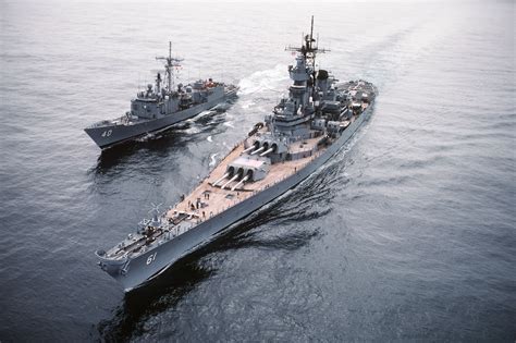 File:USS Iowa - USS Hallyburton - Ocean Safari 85 - DN-ST-86-02523.jpg ...