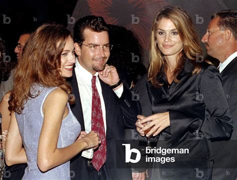 Image of Newly weds, actor Charlie Sheen (C) and model Donna Peele