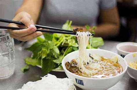 9 Must-Try Street Foods in Hanoi – Fodors Travel Guide