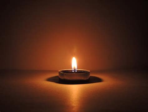 Memorial Candles: 21 Ways to Light a Candle for Someone » US Urns Online