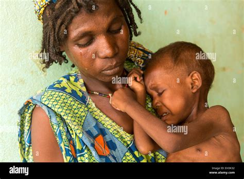 Children starving africa 2012 hi-res stock photography and images - Alamy