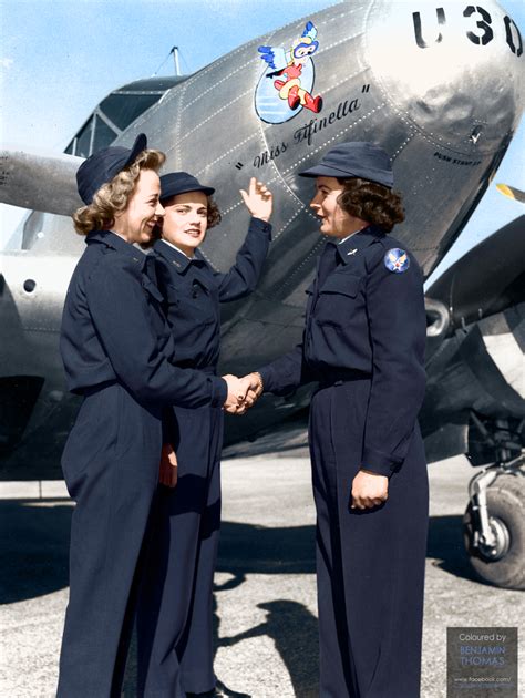 Women Airforce Service Pilots (WASP) gather at the nose of a plane ...