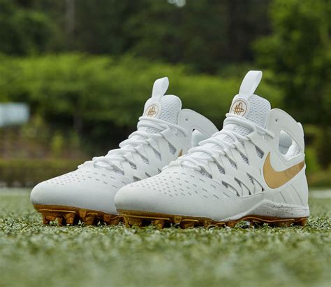 The 10 Coolest Football Cleats for the 2016-2017 Season - Men's Journal