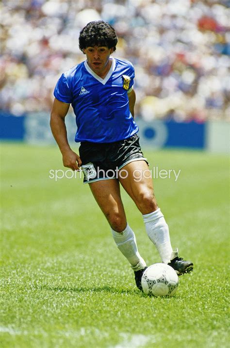 Diego Maradona Argentina action v England World Cup 1986 Images | Football Posters