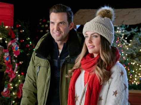 Long Lost Christmas Movie Review: Hallmark Christmas 2022