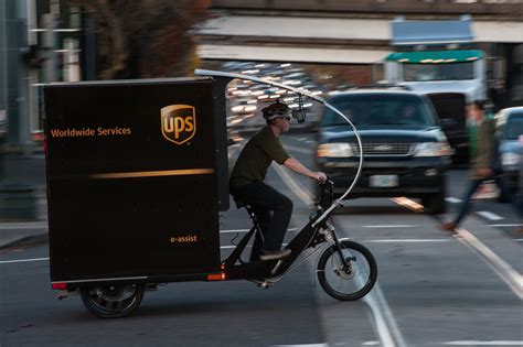 UPS now using pedal-powered trike to deliver freight in Portland - BikePortland.org