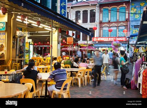 Night market on Trengganu Street, Chinatown, Singapore Stock Photo - Alamy