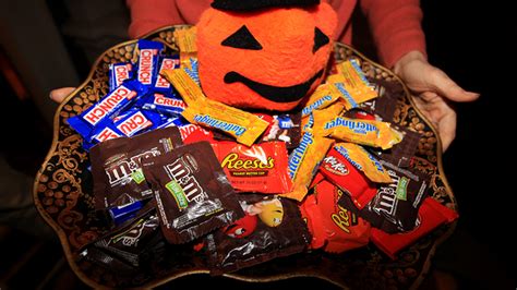 Which Halloween candy should go away? Twitterverse debates among 6 ...